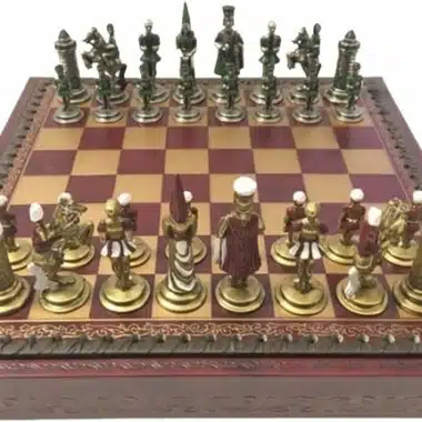 Alternative view of Camelot King Arthur III Kunstlederschachbrett & handbemaltes Metallschachspiel im Set