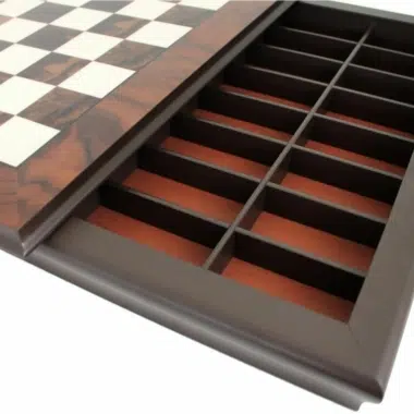 Alternative view of Set "Lanzichenecchi" Schachbrett aus Nussbaum- und Ahornholz & Schachspiel aus Metall und Massivholz
