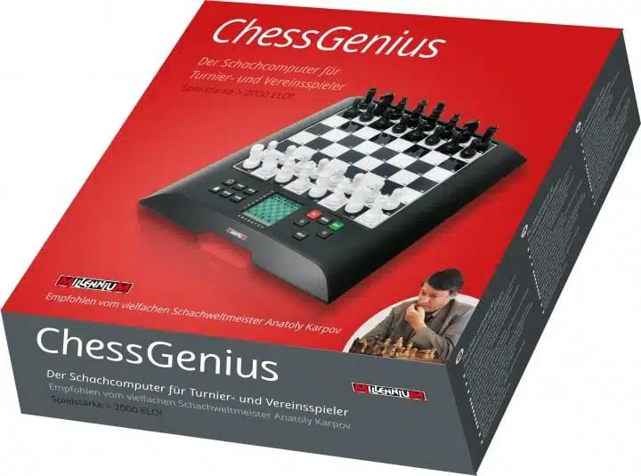 Verpackung des elektronischen Schachspiels ChessGenius mit Abbildung von Brett und Figuren