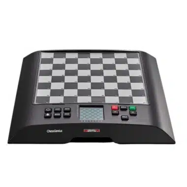 ChessGenius Schachcomputer von vorne mit Display und Bedientasten