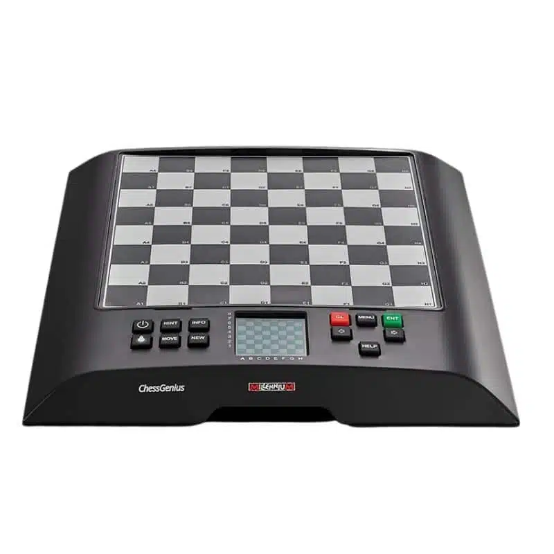 ChessGenius Schachcomputer von vorne mit Display und Bedientasten
