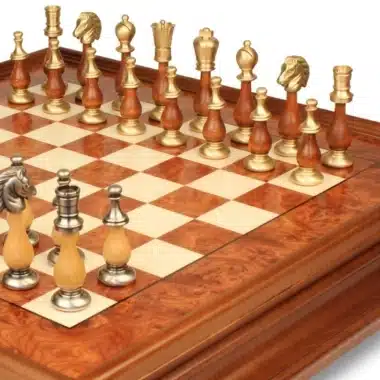 Orientalisches Ulmenholz-Schachbrett mit Fuß und Aufbewahrungsschublade & Schachspiel aus massivem Holz und Messing – Bild 4