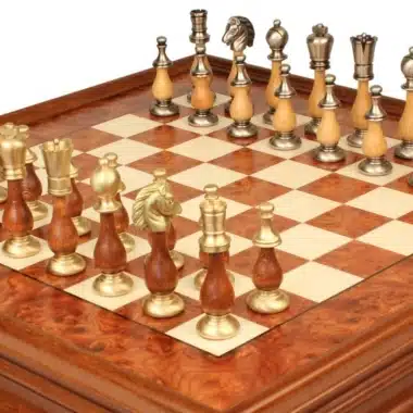 Orientalisches Ulmenholz-Schachbrett mit Fuß und Aufbewahrungsschublade & Schachspiel aus massivem Holz und Messing – Bild 6