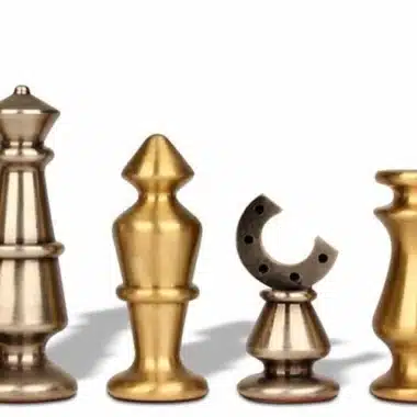 Schachspiel aus massivem Messing Modern
