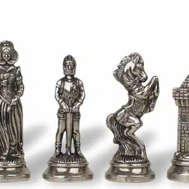 Set Mary Stuart IX Schachbrett auf Fuß aus Heideholz und Ulme und Schachspiel aus Metall – Bild 11