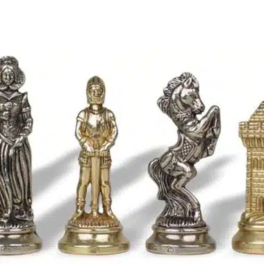 Set Mary Stuart IX Schachbrett auf Fuß aus Heideholz und Ulme und Schachspiel aus Metall – Bild 9