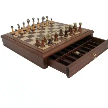 Classic XIV Schachset aus Nussbaumholz und Schachspiel aus Metall und Holz
