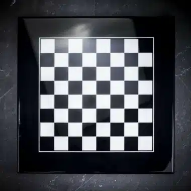 Modernes Pyramiden-Set Schwarz Schachbrett aus schwarz lackiertem Massivholz & Schachspiel aus schwarz und weiß lackiertem Massivholz – Bild 6