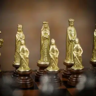 Medieval II Schachset aus Nussbaum- und Ahornholz & Schachspiel aus massivem Holz und Metall – Bild 15