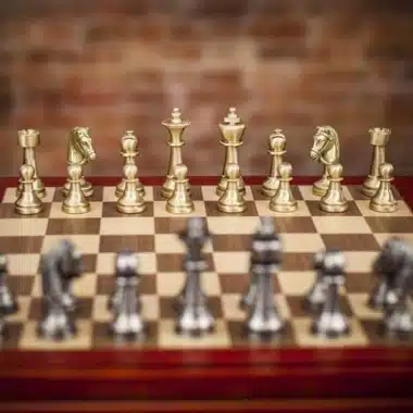 Staunton Set Schachbrett aus Nussbaum und Ahorn und Schachfiguren aus massivem Messing – Bild 6