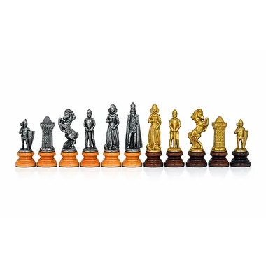 Schachfiguren Mary Stuart aufgereiht, Vergleich der silber- und goldfarbenen Figuren
