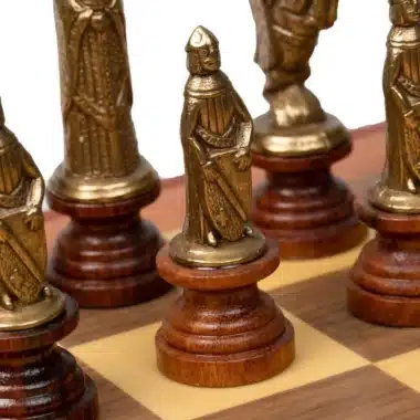 Medieval II Schachset aus Nussbaum- und Ahornholz & Schachspiel aus massivem Holz und Metall – Bild 6