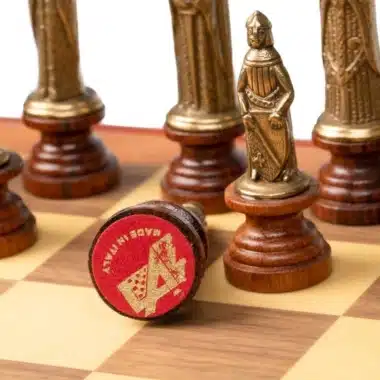 Medieval II Schachset aus Nussbaum- und Ahornholz & Schachspiel aus massivem Holz und Metall – Bild 5