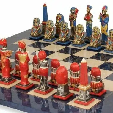 Alternative view of Set Ägypten III Ahornholzschachbrett & Schachspiel aus massivem, handbemaltem Metall