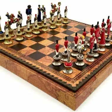 Napoleon-III-Schachset, bemalte Figuren und Schachbrett im Antikkarten-Design
