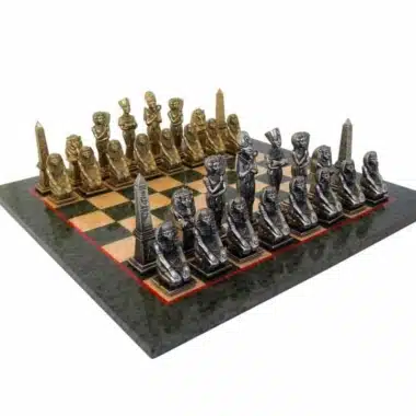 Komplettes Schachset Ägypten: massive Metallfiguren auf Ahorn-Schachbrett