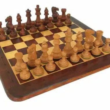 Classic-Set: Alphanumerisches Schachbrett aus goldenem Rosenholz & Schachspiel aus goldenem Rosenholz