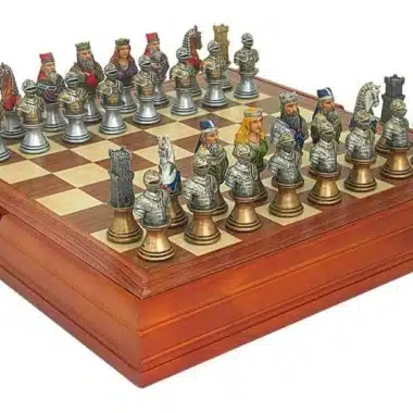 Set Mittelalterliche Büste Schachbrett aus Ahorn- und Walnussholz & Schachspiel Handbemalt aus Harz