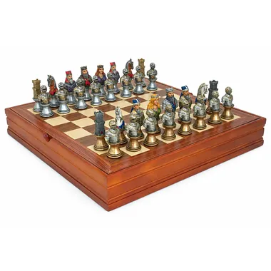 Komplettes Schachspiel mit mittelalterlichen Büsten auf Ahorn-Nussbaum-Brett mit Box