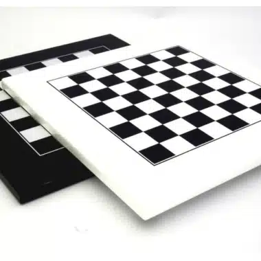 Ensemble "Staunton Design" Echiquier en Bois Laqué & Jeu d'Echecs en Métal Massif Laqué Noir et Blanc