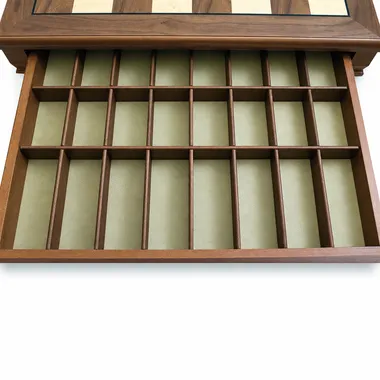 Aufbewahrungsbox aus Nussbaumholz, Detailansicht der mit Filz ausgekleideten Fächer