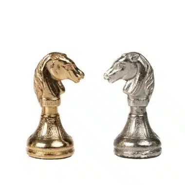 Springer Mignon Flower II in Gold und Silber, Pferdeköpfe in Nahaufnahme