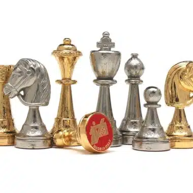 Classic Flower Set 6 Schachbrett aus Nussbaumwurzel und Schachspiel aus gold- und silberplattiertem Metall – Bild 10