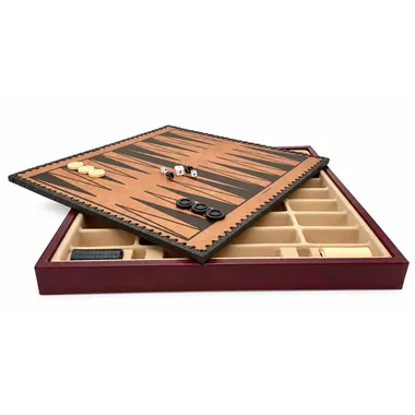 Umgedrehtes Brett zeigt Backgammon in Bordeaux und Schwarz mit Würfeln und Steinen