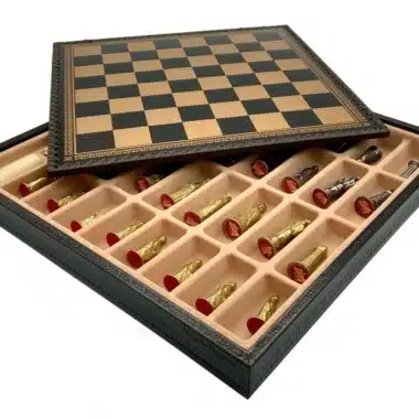 Alternative view of Mittelalterliches V-Set Kunstlederschachbrett & Schachspiel aus Massivmetall