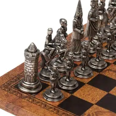 Alternative view of Camelot König Artus VII Kunstlederschachbrett & Schachspiel aus Massivmetall im Set