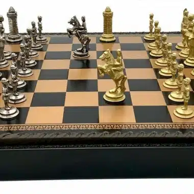 Camelot König Arthur XIV Schachbrett mit Aufbewahrung und Schachspiel aus Metall – Bild 3