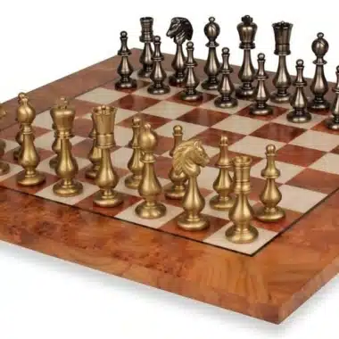 Orientalisches Set IV Schachbrett aus Ulmen- und Heidekrautholz und Schachspiel aus Messing