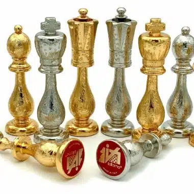 Set Arabic Style VI Schachbrett aus Rosen- und Ahornholz und Schachspiel aus vergoldetem und versilbertem Metall – Bild 4