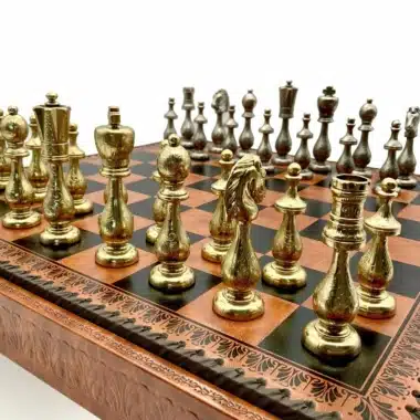 Orientalisches Schachbrett-Set aus Kunstleder mit Aufbewahrung und filigranen Metallschachfiguren – Bild 8