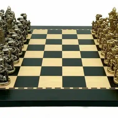 Alternative view of Set Lanzichenecchi III Holzschachbrett und Schachspiel aus Metall