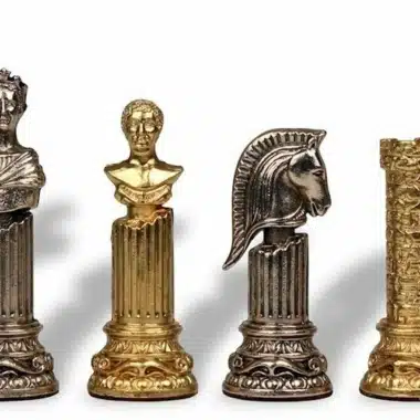 Detailansicht der Empire Romain III Figuren König, Dame, Springer und Turm in Gold und Silber