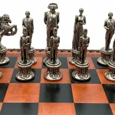 Set Napoleon II Kunstlederschachbrett & Schachspiel aus Massivmetall – Bild 3