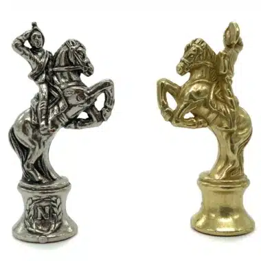 Napoleon-Springer aus silbernem und goldenem Metall, Detail der Sockel