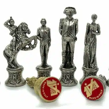 Silberne Napoleon-Figuren, König, Springer und Dame mit gravierten Sockeln
