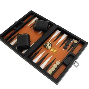 Backgammon aus braunem italienischem Kunstleder für die Reise Zusammenklappbar und magnetisch