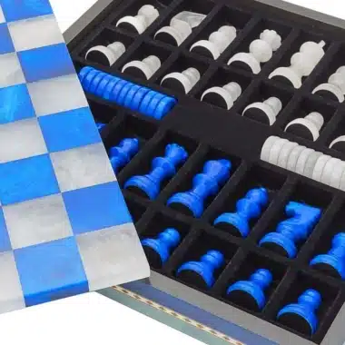 Blau-weißes Set aus Schachbrett und Schachspiel aus antikem Marmor mit Aufbewahrungsbox – Bild 5