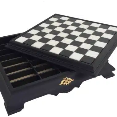 Alternative view of Schachbrett auf Fuß, Schwarz-Weiß aus Holz, mit Spielfläche aus Carrara-Marmor und Aufbewahrung