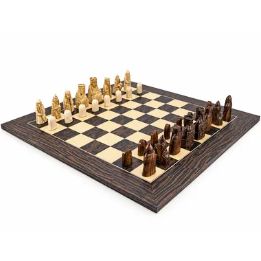 Komplettes Schachspiel Isle of Lewis auf Ebenholz-Ahorn-Schachbrett