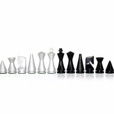 Modernes Pyramiden-Set in Grau Schachbrett aus Heide- und Ahornholz & Schachspiel aus schwarz und weiß lackiertem Holz – Bild 8
