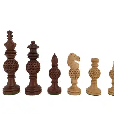 Ashton-Schachfiguren aufgereiht: König, Dame, Läufer, Springer und Bauer