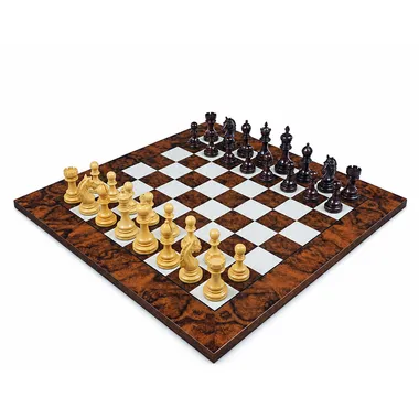 Komplettes Garvi Luxe Set, Figuren aus Rosenholz auf Nussbaumwurzel-Schachbrett