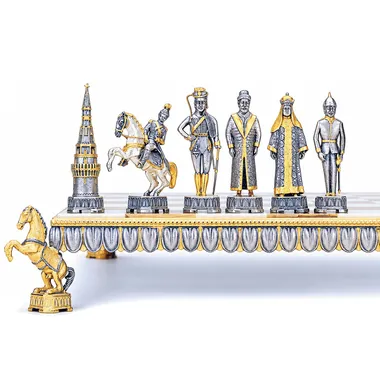 Set „Nikolaus II., letzter Kaiser von Russland“ Schachbrett und Schachspiel aus Bronze, Onyx und 24-Karat-Gold