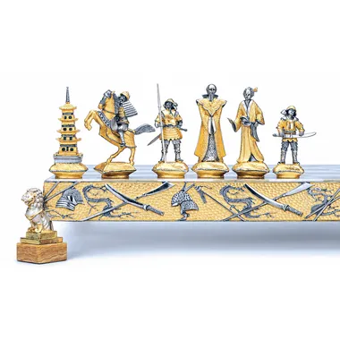 Set „Samurai Schlacht von Nagashino“ Schachbrett und Schachspiel aus Bronze, Onyx und 24-Karat-Gold
