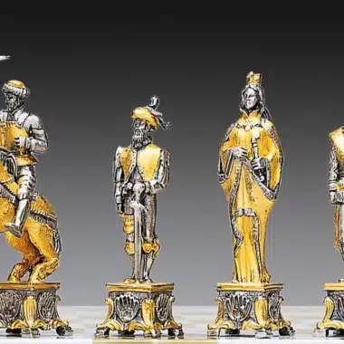 Figuren der Staats-Soldaten aus vergoldeter und versilberter Bronze, Detailansicht der gegnerischen Figuren