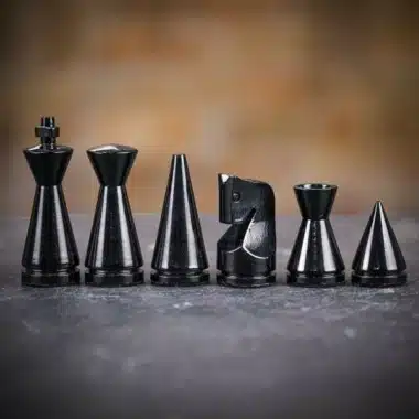 Modernes Pyramiden-Set Weiß Schachbrett aus weiß lackiertem Massivholz & Schachspiel aus schwarz und weiß lackiertem Holz – Bild 10